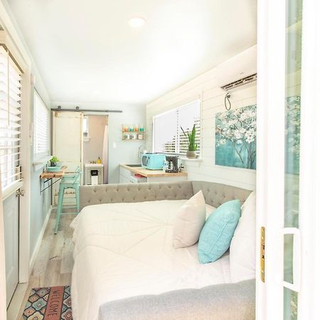 The Container Retreat @ 290 Wine Trail #1 Escape To Hye, Tx Villa Eksteriør bilde