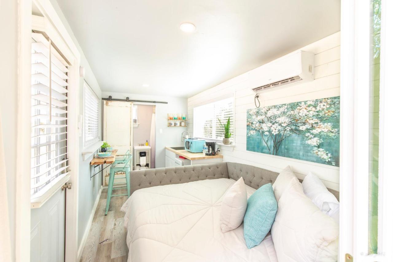 The Container Retreat @ 290 Wine Trail #1 Escape To Hye, Tx Villa Eksteriør bilde