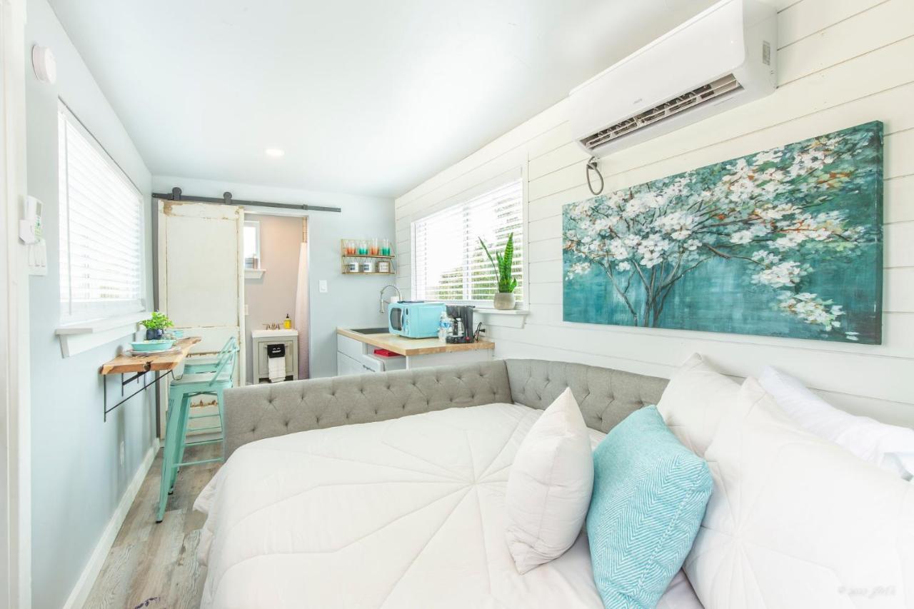 The Container Retreat @ 290 Wine Trail #1 Escape To Hye, Tx Villa Eksteriør bilde