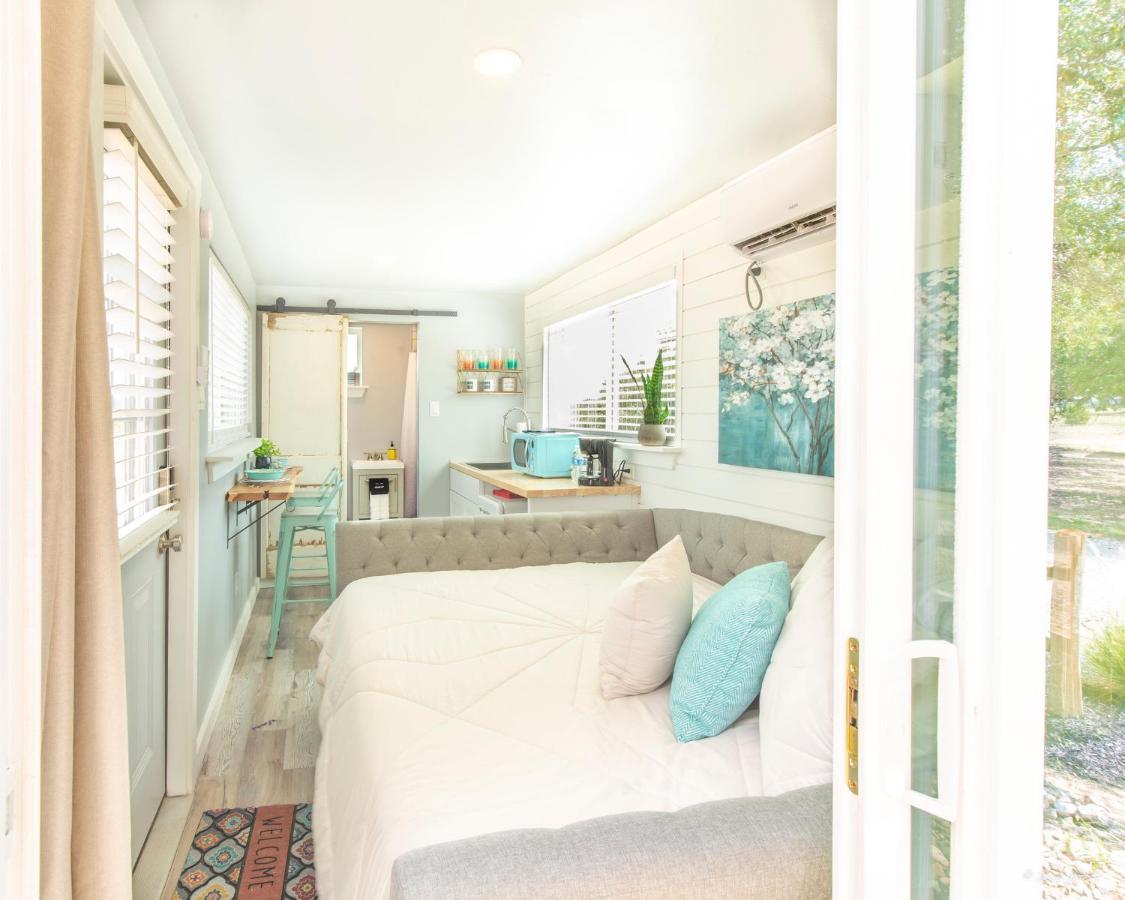 The Container Retreat @ 290 Wine Trail #1 Escape To Hye, Tx Villa Eksteriør bilde