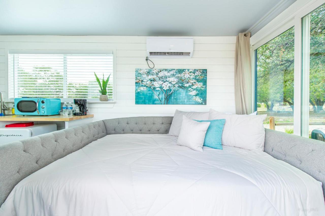 The Container Retreat @ 290 Wine Trail #1 Escape To Hye, Tx Villa Eksteriør bilde