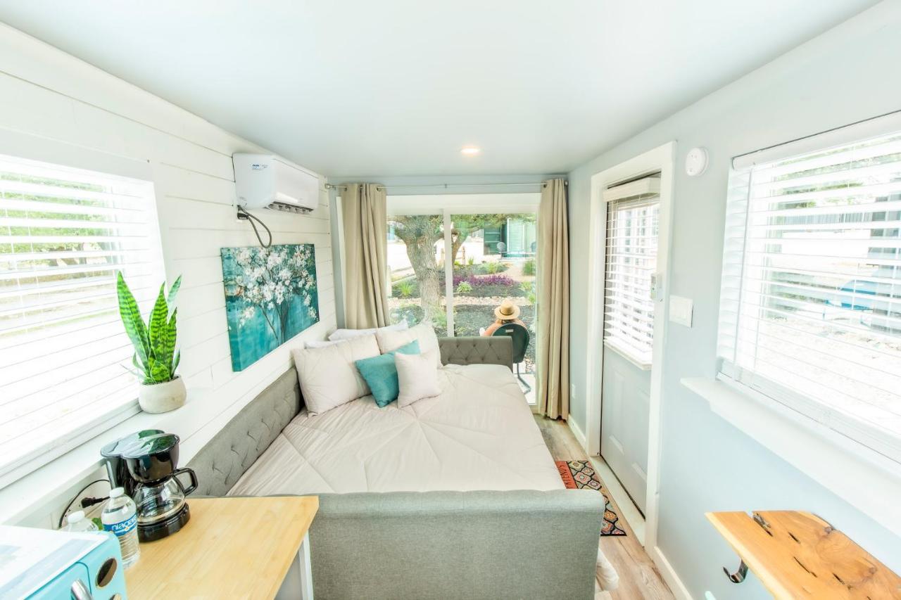 The Container Retreat @ 290 Wine Trail #1 Escape To Hye, Tx Villa Eksteriør bilde