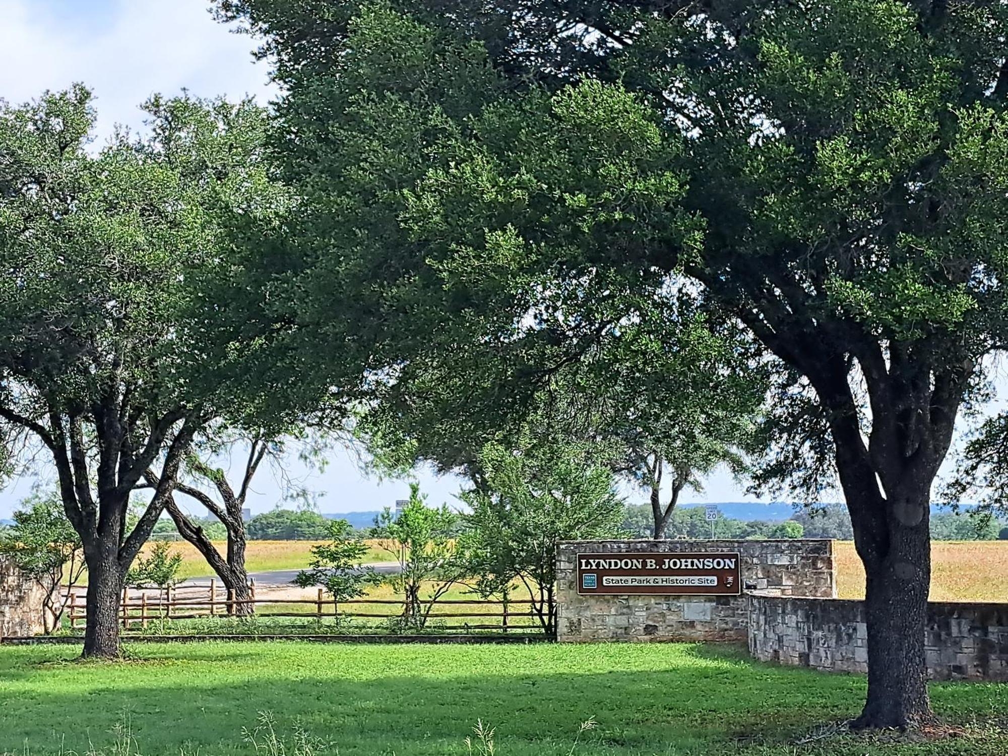 The Container Retreat @ 290 Wine Trail #1 Escape To Hye, Tx Villa Eksteriør bilde